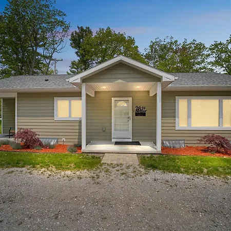 Spacious 3Br Lakefront Cottage With Stunning Views